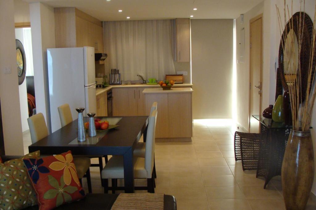 פרוטאראס Polyxenia Isaak Luxury Villas And Apartments מראה חיצוני תמונה